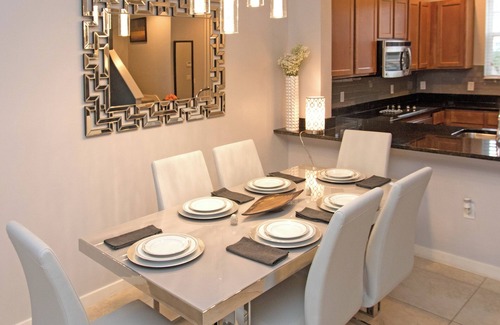 Kissimmee House | Charming 2-bedroom Regal Oaks Resort townhome next to Old Town Kissimmee