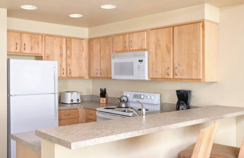 Seaside Resort | Charming 2-bedroom resort in Seaside with fitness room, WiFi