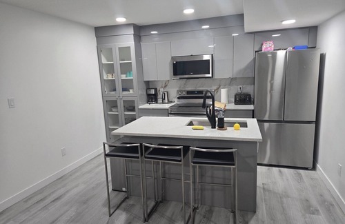 Southwest Edmonton House | Charming 2-Bedroom Retreat