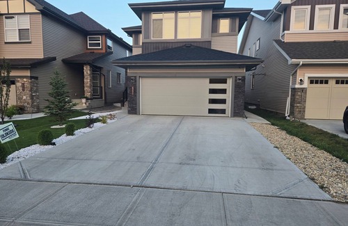 Southwest Edmonton House | Charming 2-Bedroom Retreat