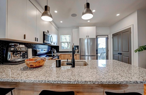 Hamilton House | Charming 2-bedroom sunny home in Hamilton