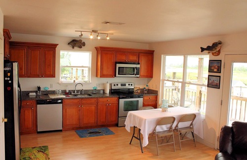 Shoreline Park House | Charming 2-bedroom house on the water in lovely Bay St. Louis