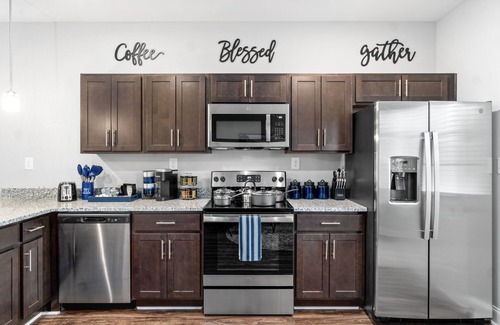 Clarksville House | Charming 2-bedroom townhome with WiFi and AC in lovely Clarksville