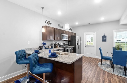 Clarksville House | Charming 2-bedroom townhome with WiFi and AC in lovely Clarksville