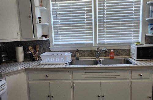 Fayetteville House | Charming 2-bedroom house in Fayetteville with AC, WiFi