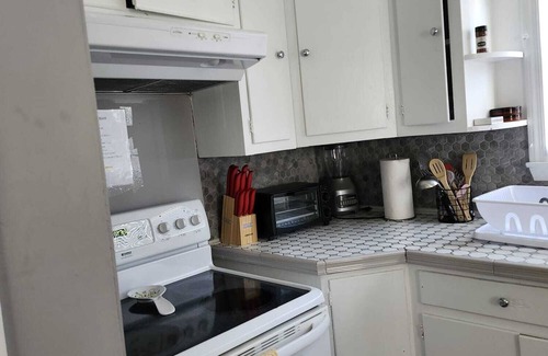 Fayetteville House | Charming 2-bedroom house in Fayetteville with AC, WiFi