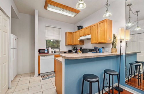 Gainesville House | Charming 2-bedroom townhome in Gainesville 5min from UF and Shands health