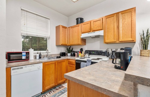 Gainesville House | Charming 2-bedroom townhome in Gainesville 5min from UF and Shands health