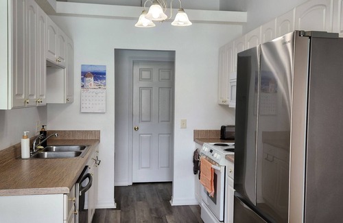 Gulf Breeze House | Charming 2-bedroom home with Pool, 15 mins to Pensacola Beach