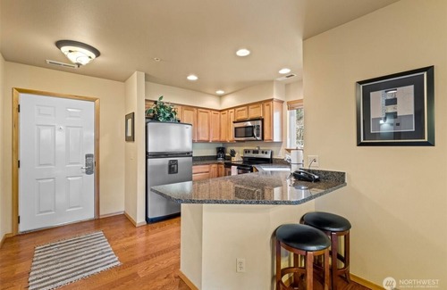 Downtown Leavenworth Condo | Charming 2-bedroom condo in wonderful Leavenworth with Pool, fitness, pickleball
