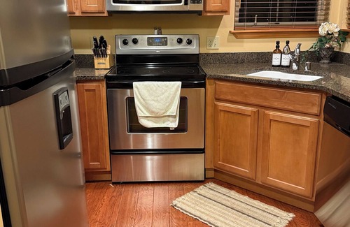 Downtown Leavenworth Condo | Charming 2-bedroom condo in wonderful Leavenworth with Pool, fitness, pickleball