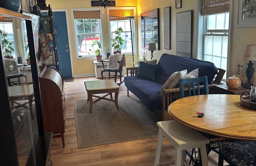 North Beach Cottage | Charming 2-bedroom 1 bath cottage with AC, WiFi in peaceful North Beach, Md.