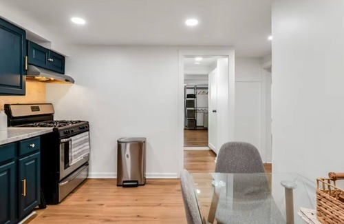 North Bergen House | Charming 2-bedroom house with WiFi, AC in North Bergen
