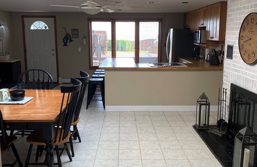 Port Clinton House | Charming 2-bedroom house in Port Clinton on the lake