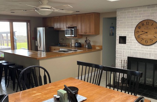 Port Clinton House | Charming 2-bedroom house in Port Clinton on the lake