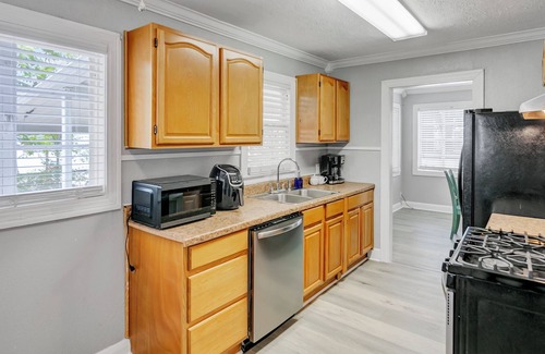 Port Neches House | Charming 2 bedroom home in Port Neches