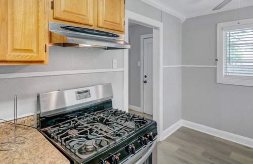 Port Neches House | Charming 2 bedroom home in Port Neches