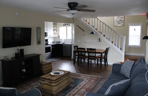 Port St. Joe Cottage | Charming 2-bedroom cottage with WiFi and AC in Port St. Joe