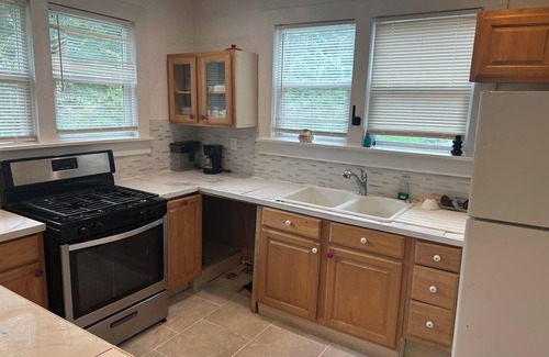 Old Town House | Charming 2-bedroom House Close to Downtown, Midtown, and FSU