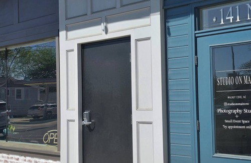 Walnut Cove Apartment | Charming 2-bedroom apartment in lovely Walnut Cove with AC, WiFi