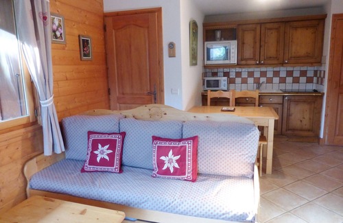 Les Allues Apartment | Charming 2-bedroom with terrace, parking, pets allowed in Méribel