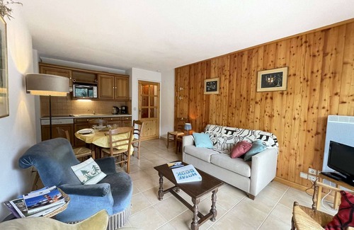 Saint-Chaffrey Apartment | Charming 2-BR Apartment with South-Facing Balcony in Serre Chevalier, Sleeps 4
