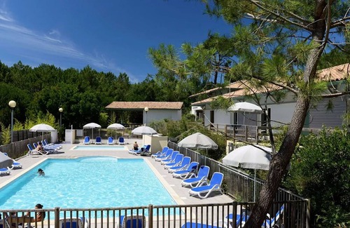 Moliets-et-Maa Apartment | Charming 2-BR Cabin Apt for 6 with Pool Access in Moliets