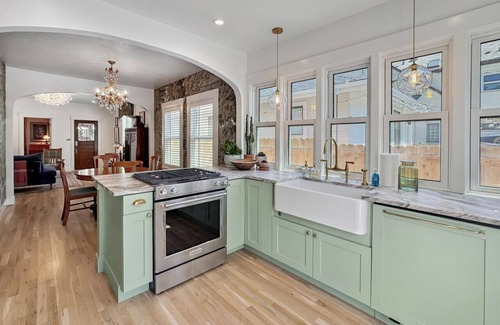 North End Cabin | Charming 2-BR, Near Hyde Park, Cozy Fire Bowl