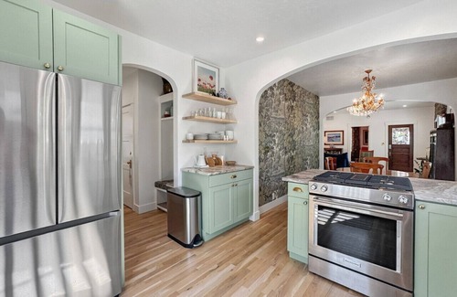 North End Cabin | Charming 2-BR, Near Hyde Park, Cozy Fire Bowl