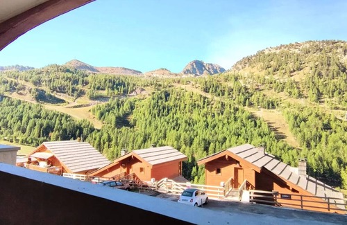Isola Apartment | Charming 2-room apartment, bright and ideally located