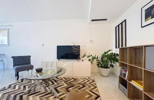 Saint-Raphael Apartment | Charming 2-room apt, sleeps 4, garden, WiFi