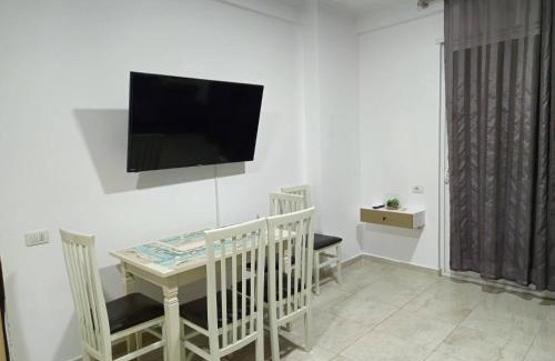 Ishem Apartment | Charming 2A Holiday House Apartment with Garden and BBQ
