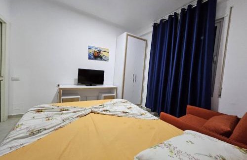 Ishem Apartment | Charming 2A Holiday House Apartment with Garden and BBQ