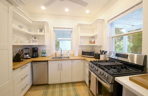 Governor's Harbour House | Charming 2BR Island Cottage with Pool & Generator