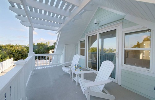 Governor's Harbour House | Charming 2BR Island Cottage with Pool & Generator