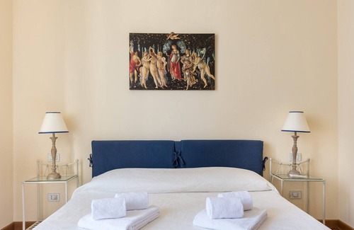 Duomo Apartment | CHARMING 2BED APARTMENT overlooking DUOMO - hosted by Sweetstay