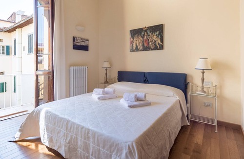 Duomo Apartment | CHARMING 2BED APARTMENT overlooking DUOMO - hosted by Sweetstay