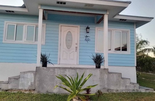 Tar Bay Cottage | Charming 2bedroom cottage with AC, WiFi,Two-minute walk to beach.Island getaway!