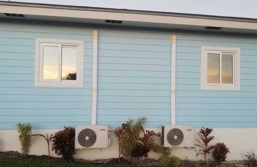 Tar Bay Cottage | Charming 2bedroom cottage with AC, WiFi,Two-minute walk to beach.Island getaway!