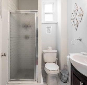 Constable Hook Apartment | Charming 2BR 1BA Apartment Near NYC Airport