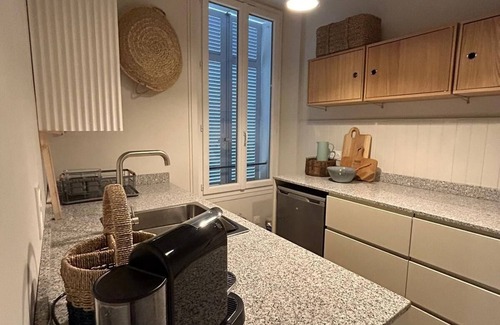 Riou - Petit Juas - Av de Grasse Apartment | Charming 2BR/4P Boutique Apartment – 10-15 Minutes to the Beach & City Center