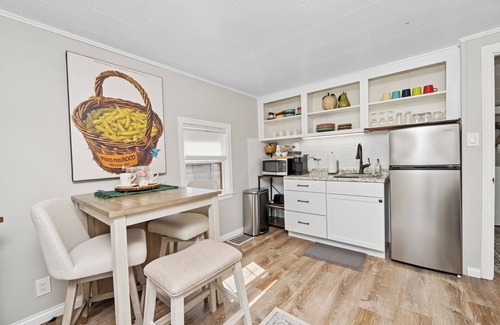 Lake Geneva House | Charming 2BR Coach House in Maple Park – Walk to Downtown & Lake