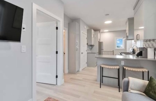 Sunset House | Charming 2BR Lane Way Home