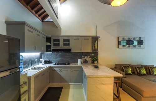 North Legian Villa | Charming 2BR Villa, PRIME LOCATION! - 4Min Drive To Beachwalk Shopping Center!
