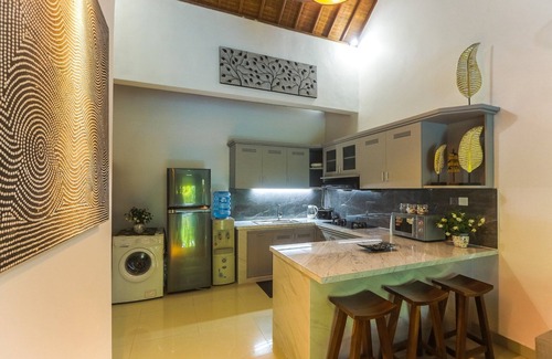 North Legian Villa | Charming 2BR Villa, PRIME LOCATION! - 4Min Drive To Beachwalk Shopping Center!