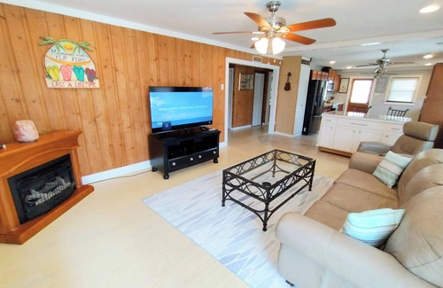 Surfside Beach Apartment | Charming 2nd floor 2-bedroom apartment in wonderful Surfside Beach, SC.