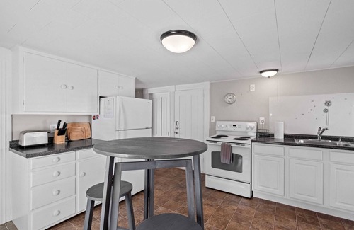 Exeter Apartment | Charming 2nd Flr Large 1 Bed -Short to Midterm