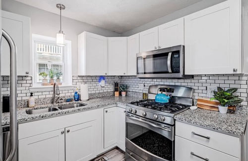 Cleveland Apartment | Charming 3/1.5 Cleveland Home