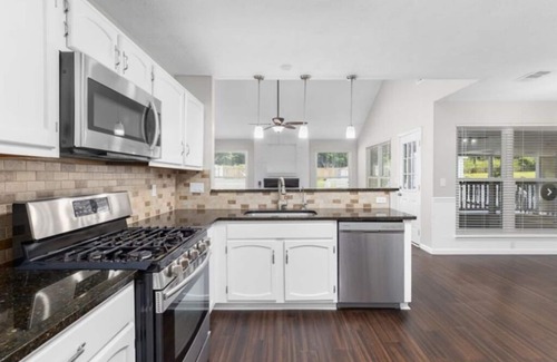 Lawrenceville House | Charming 3/2.5 house with huge sunroom, backyard, privacy near hwy