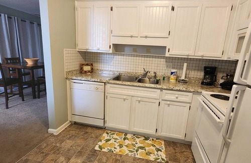Grovetown House | Charming 3 bd 2 bath home in Grovetown GA just off I20 exit 194
